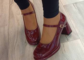(40) Bordowe czółenka wieczorowe z zapięciem na szeroką stopę, Nowe