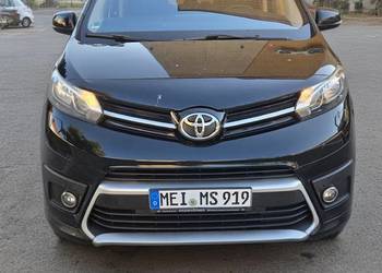 Toyotaa proace 8 osobowa