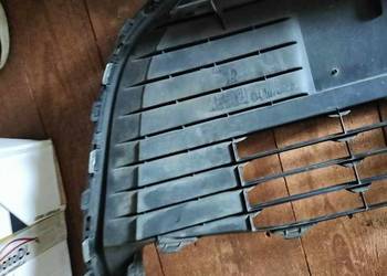 Toyota Yaris III lift Grill kratka atrapa zderzaka