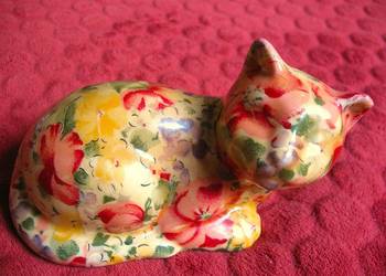KOT - w kwiaty malowany - 11 x 18 x 10 cm Figurka z porcelany