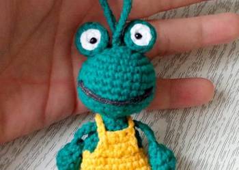 Żabka wykonana na szydełku, brelok, zawieszka