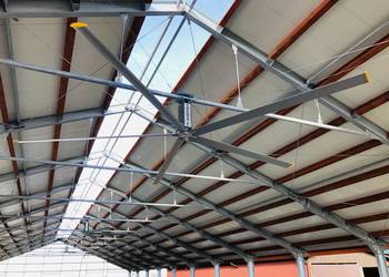 Wentylator poziomy HVLS Helikopter do obory dla bydła