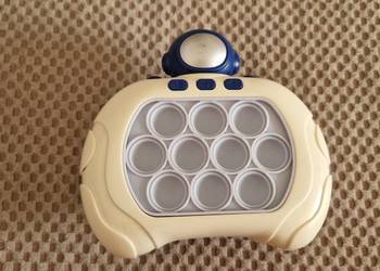 gra POP IT elektroniczna kosmonauta klikuś antystresowa