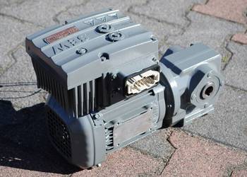 Motoreduktor kątowy 0.11/0.55kw 27-137obr FALOWNIK