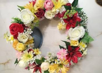 Wianek wiosenny na drzwi