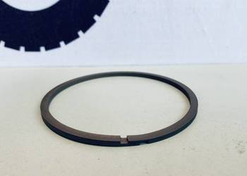 Pierścień teflonowy sprzęgła WOM Massey Ferguson 1610218M1 ORYGINAŁ AGCO