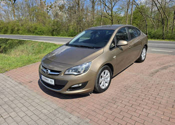 Opel Astra Opel Astra Sedan 1,4 benzynka w pięknym kolorze niski przebieg …