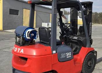 wózek widłowy TOYOTA 7FG25   2,5tony  TRIPLEX gaz