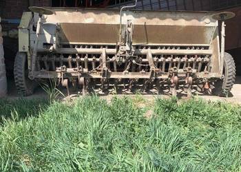 Siewnik zbożowy Poznaniak, cały w oryginale.