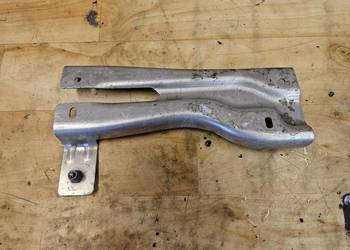 BMW I3 UCHWYT BELKI POPRZECZKA DOLNA PRAWA PRZÓD 7296858