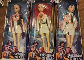 3 nowe lalki wysokość 30cm, uszkodzone pudełka, nie są grające