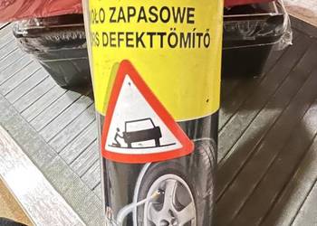 Koło zapasowe-pojemnik naprawczy i pojemnik z farbą.