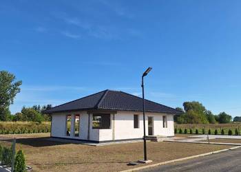 Nowy dom parterowy 105m2 na zamkniętym osiedlu. Woda, prąd, cctv