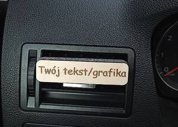 Drewniany Dyfuzor Samochodowy z GRAWEREM | Wielorazowy + Olejek | Prezent