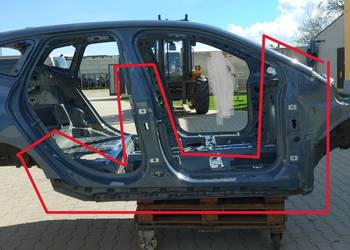 BMW U06 220d SŁUPEK ŚRODKOWY PRAWY BOK SŁUPEK