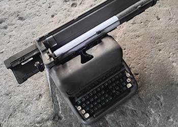 Maszyna do pisania PRL