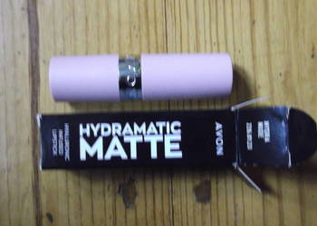 Matowa szminka z kwasem hialuronowym Hydramatic Matte Avon