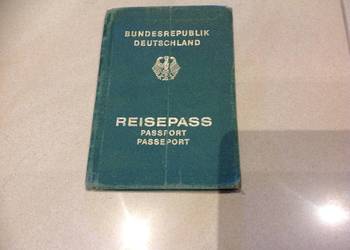 Stary niemiecki Paszport REISEPASS z 1977 r unieważniony