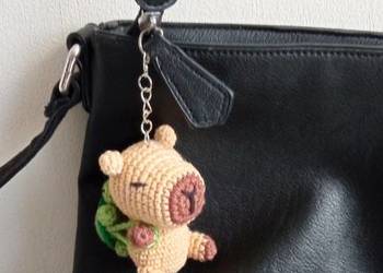 Kapibara wykonana na szydełku, brelok, zawieszka