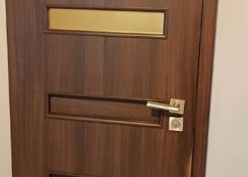 Drzwi wewnętrzne Polskone z ościeżnicami i klamkami