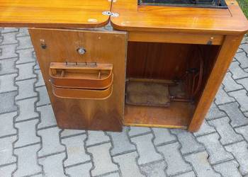 Zabytkowa maszyna do szycia Łucznik  Kl.90 z szafką