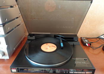 Gramofon linearny FISHER MT-250