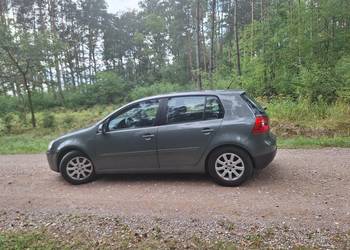 Sprzedam samochód osobowy Golf 5