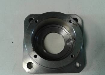 OBUDOWA ŁOŻYSKA PRAWA ŚRUT.BIJAK.