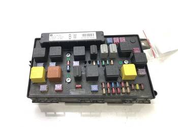 SKRZYNKA BEZPIECZNIKÓW OPEL ASTRA H 13145043 Hatchback 04-14 1.7 100KM