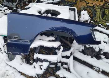 Mercedes W124 E Klasa 1995r Błotnik Prawy Przód Granatowy.Zdrowy Zderzak D2