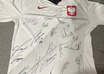 Sprzedam koszulkę z autografami całej drużyny Polski