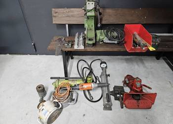 Podnosniki hydrauliczne, pompa do paliwa, zaczep itp