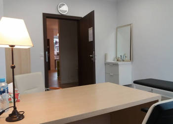 Wyciszony gabinet medyczny z poczekalnią w poradni psychologiczno-pedagogi…