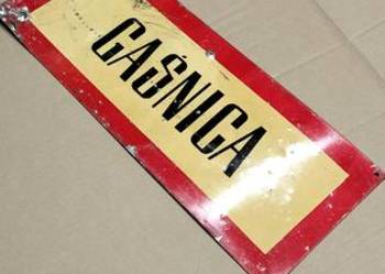 Stara Metalowa Tablica Informacyjna z Napisem GAŚNICA PRL-U