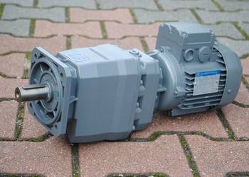 Motoreduktor kołnierzowy 0.18kw. 14obr/min.. BONFIGLIOLI. C213F