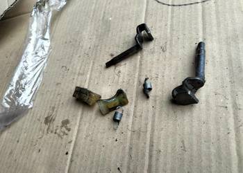 AUDI 80 B3 80B3 80B4 80 B4 ŚLIZG RYGIEL SWORZEŃ ZABEZPIECZENIE FOTELA