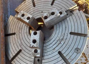 Uchwyt tokarski samocentrujący 630mm AMESTRA przelot 185mm Uchwyt tokarski samocentrujący 630mm AMESTRA przelot 185mm