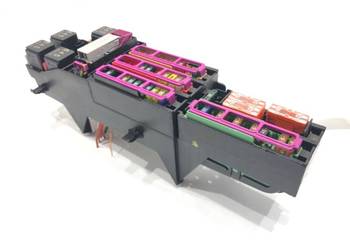 SKRZYNKA BEZPIECZNIKÓW AUDI A6 C7 Kombi 11-18 2.0 190KM MODUŁ