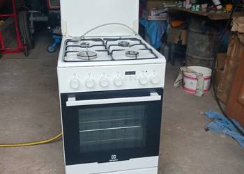 Kuchenka gazowa z piekarnikiem elektrycznym electrolux