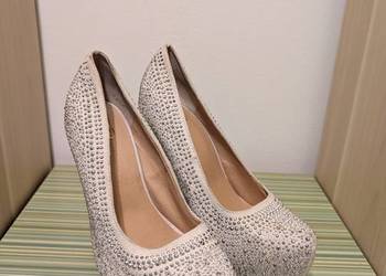 Buty na obcasie 38