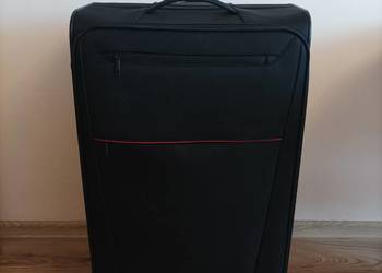 Duża walizka podróżna na kółkach