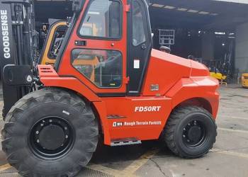 Terenowy wózek widłowy 5 ton z osprzętem Terenowe wózki widłowe 4x4 4WD