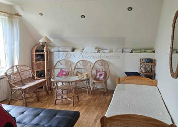 dom z dużą działką