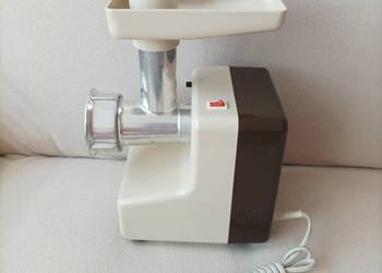 Stara zabytkowa maszynka do mielenia mięsa Alaska typ FW 270 z lat 80 tych