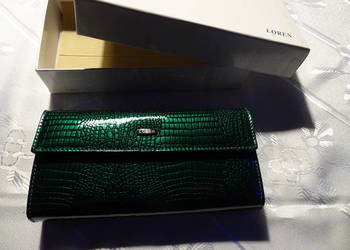 Skórzany lakierowany portfel damski firmy LOREN