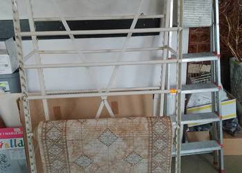 Regał metalowy na maty łazienkowe 60 cm