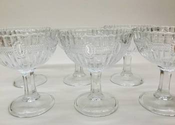 pucharki Olivia Ząbkowice szkło prasowane lata 70. komplet