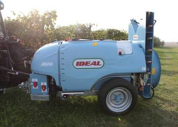 Opryskiwacz IDEAL ALPINE do borówki wąski tylko 1m 600 litrów ciągany