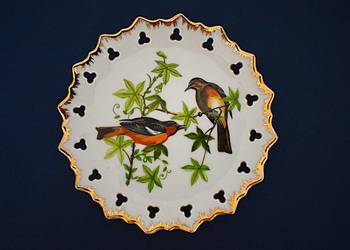 Talerzyk porcelanowy , ażurowy z piękną malaturą ptaków i złoceniem
