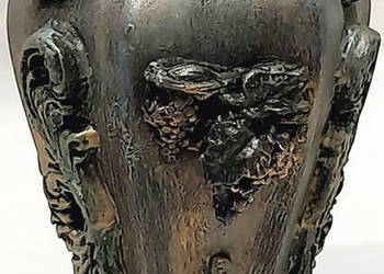 Porcelanowy wazon, zmieniający kolory